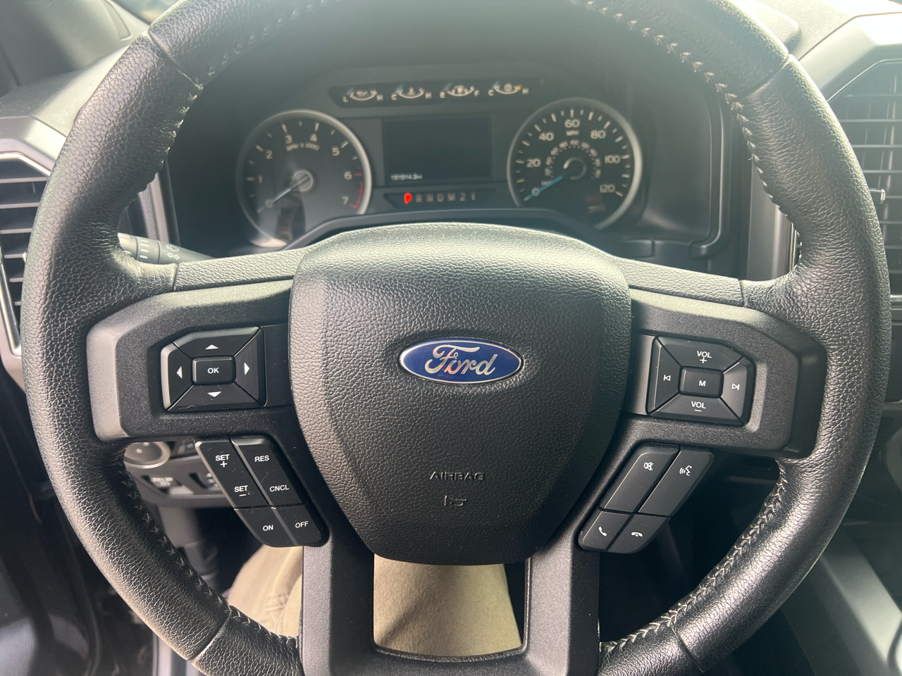 Ford F-150 FX4 SuperCab 5.5-ft. Bed 4WD 2016 Ford F-150 FX4 SuperCab 5.5-ft. Bed 4WD 2016