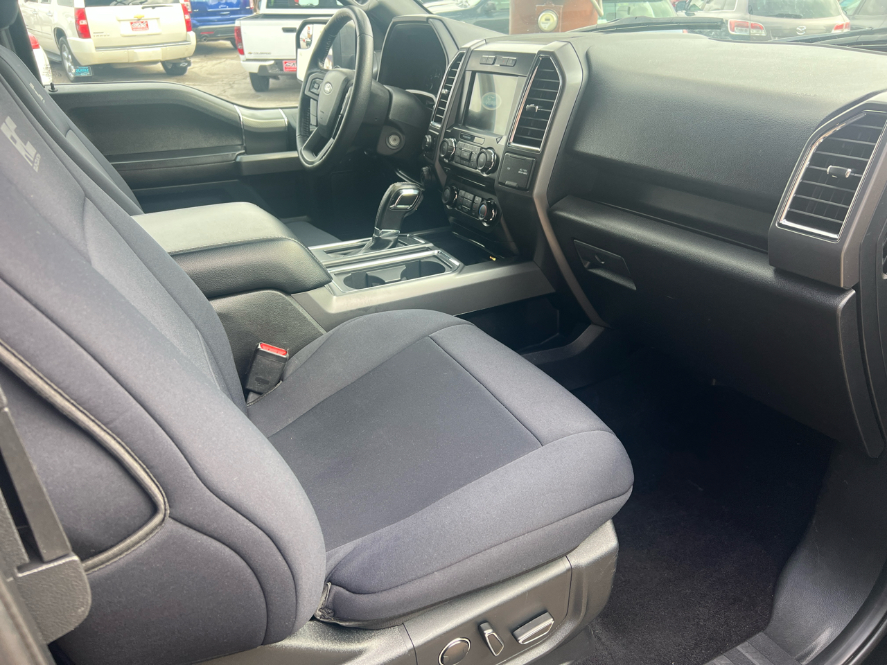 Ford F-150 FX4 SuperCab 5.5-ft. Bed 4WD 2016 Ford F-150 FX4 SuperCab 5.5-ft. Bed 4WD 2016