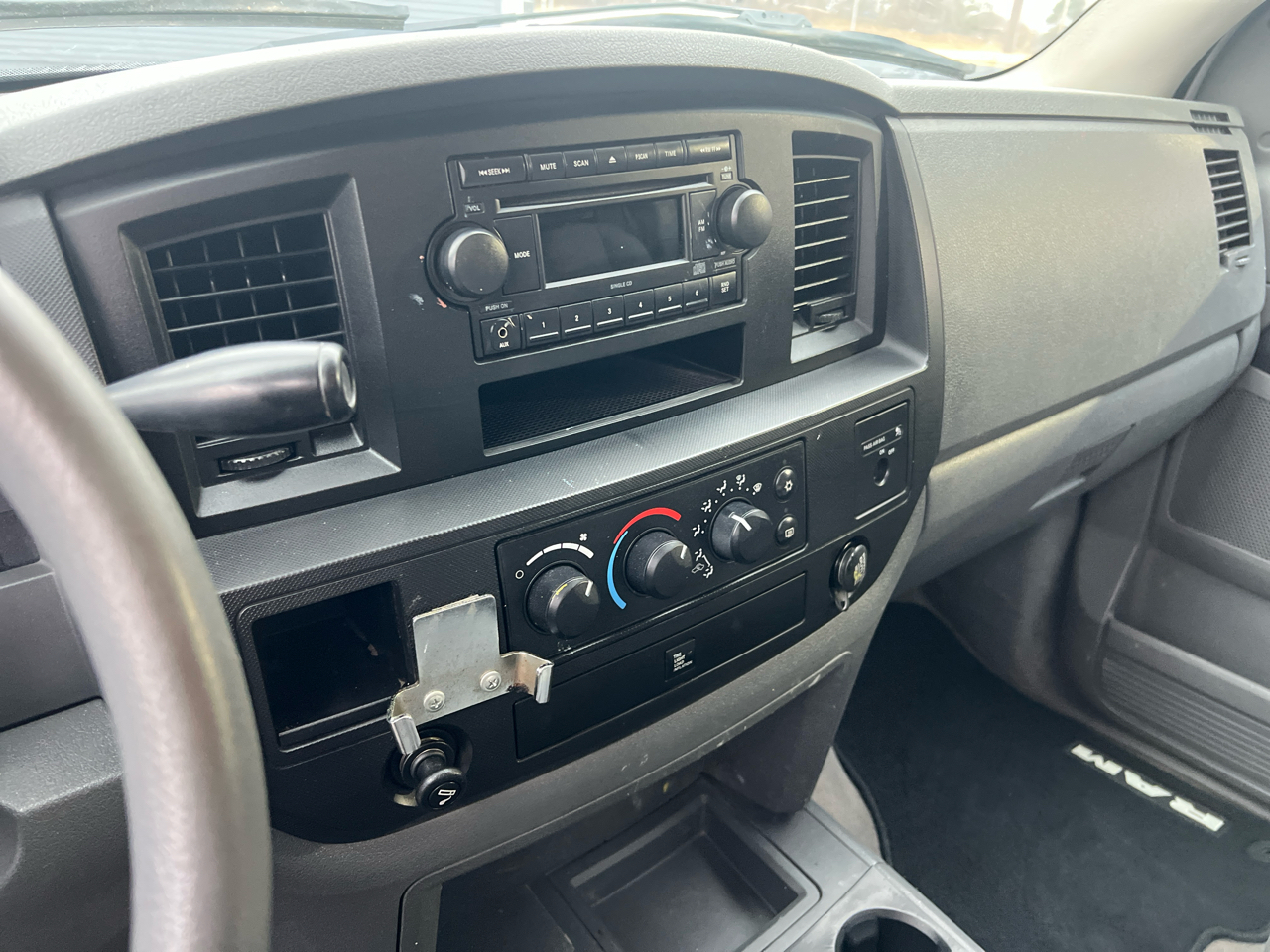 Dodge Ram 2500 4WD Reg Cab 140.5" SXT 2009