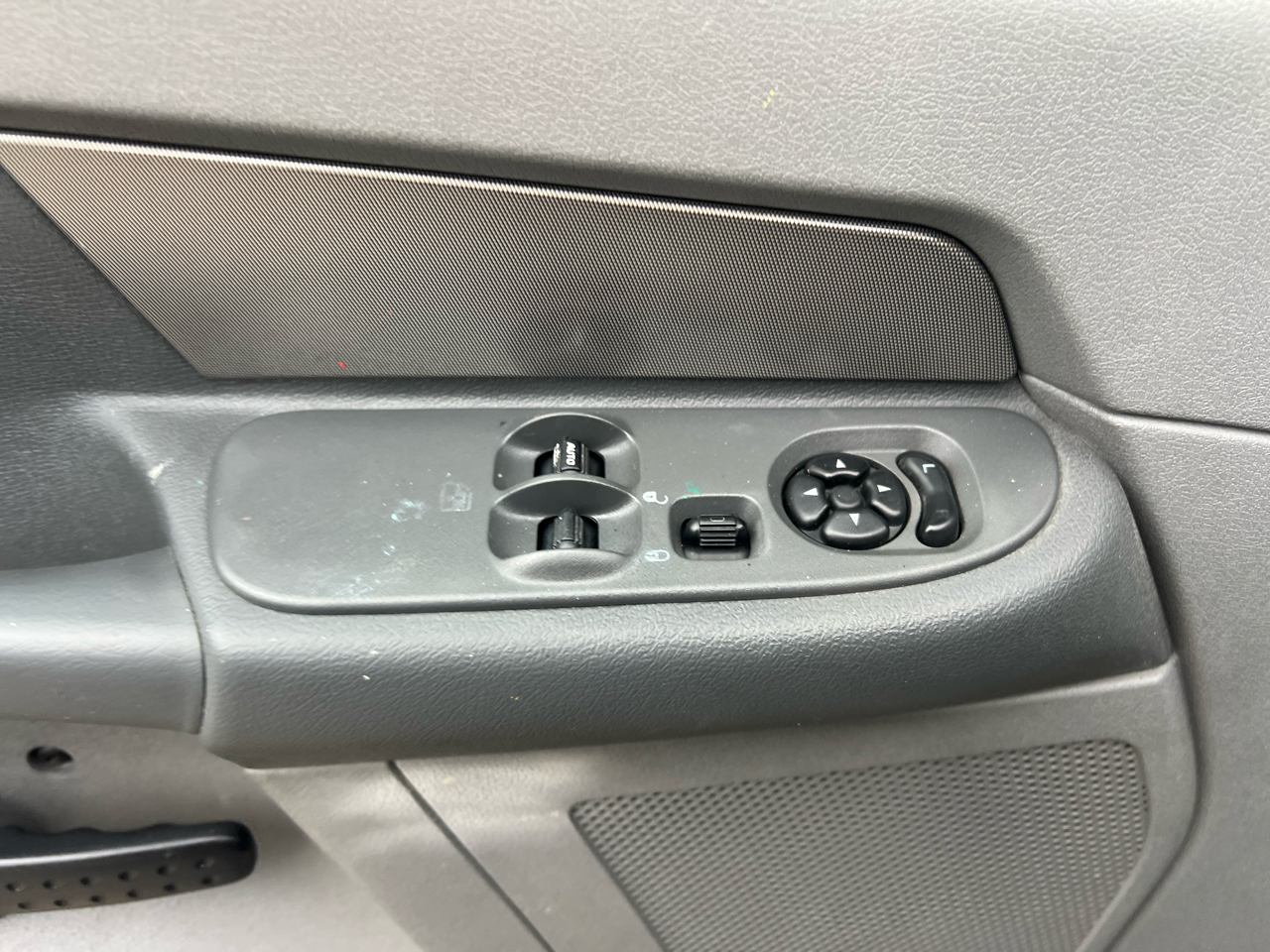 Dodge Ram 2500 4WD Reg Cab 140.5" SXT 2009