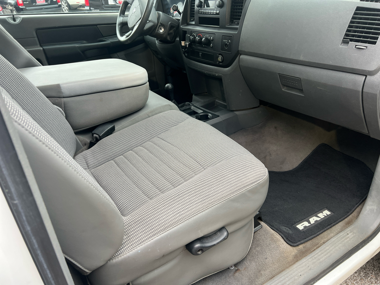 Dodge Ram 2500 4WD Reg Cab 140.5" SXT 2009