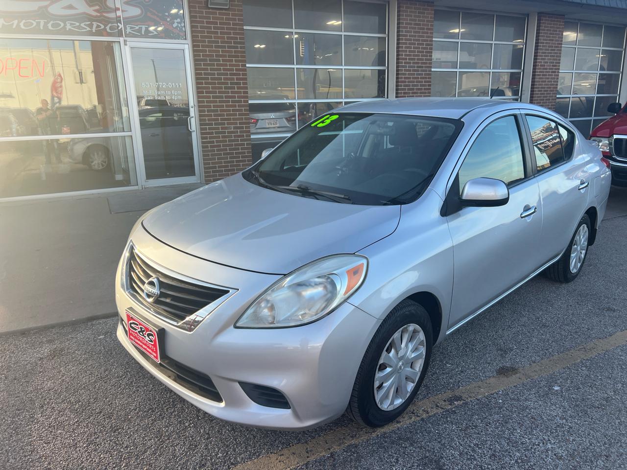 Nissan Versa 4dr Sdn CVT 1.6 SV 2013