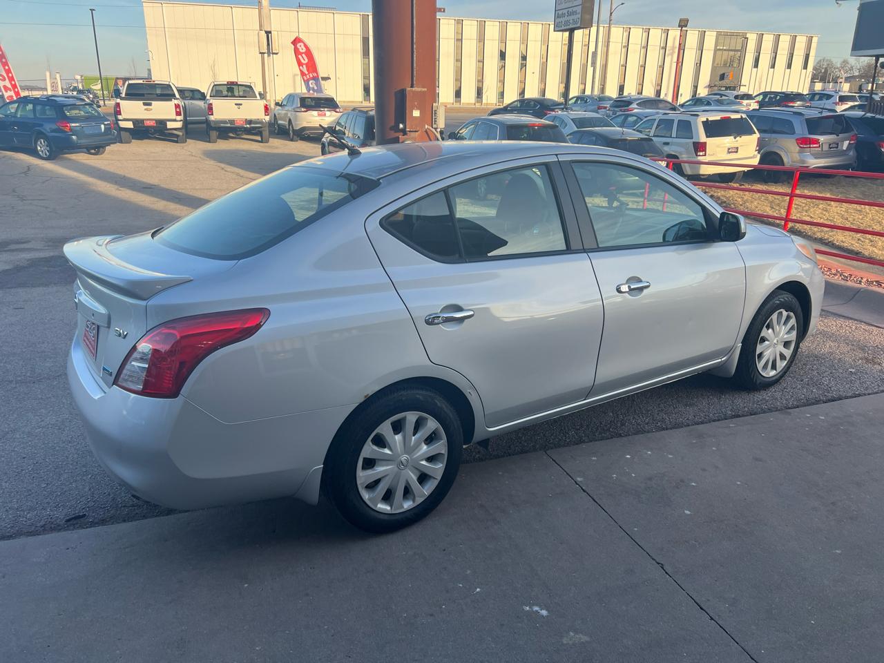 Nissan Versa 4dr Sdn CVT 1.6 SV 2013