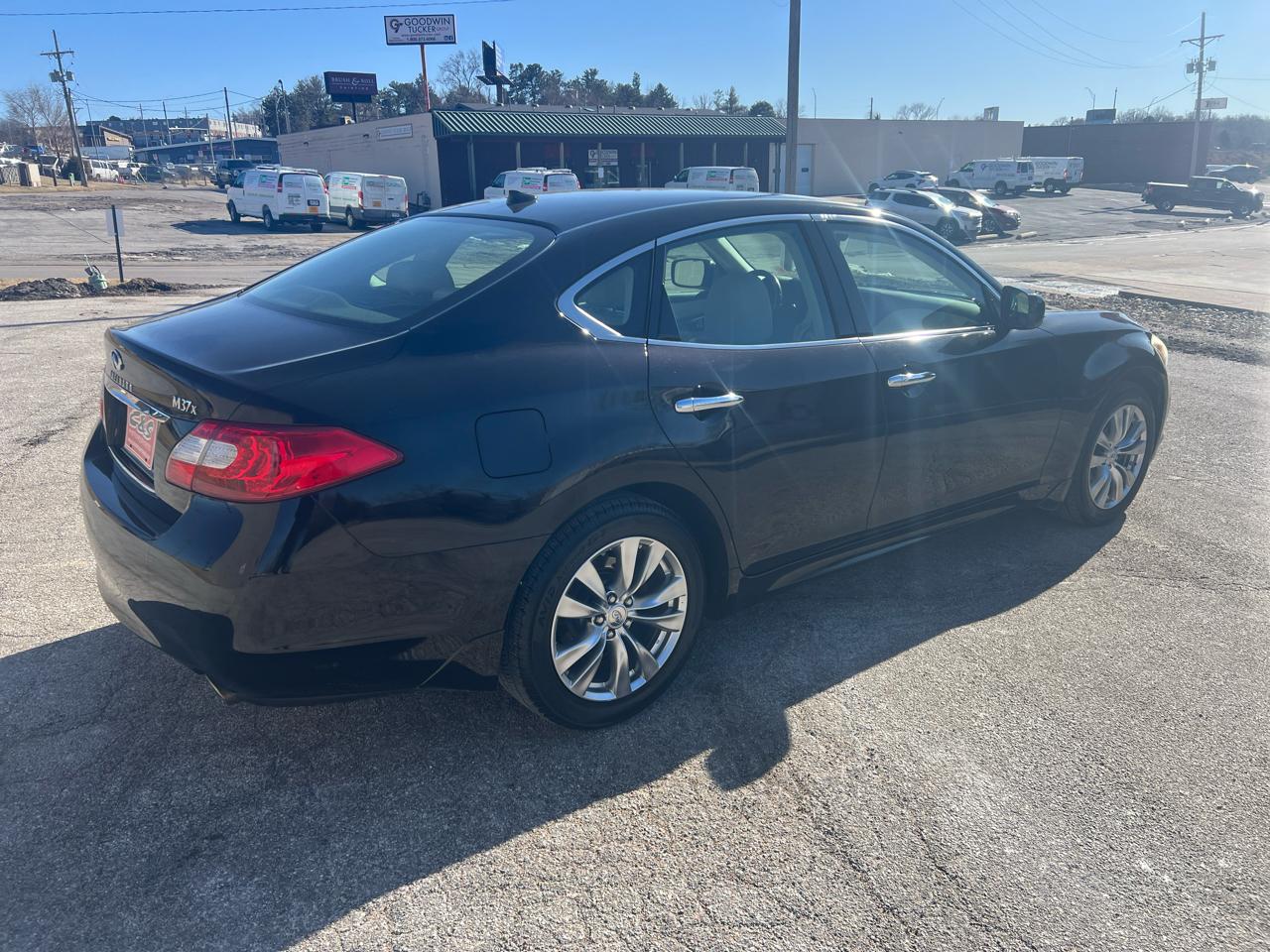 Infiniti M37 4dr Sdn AWD 2012