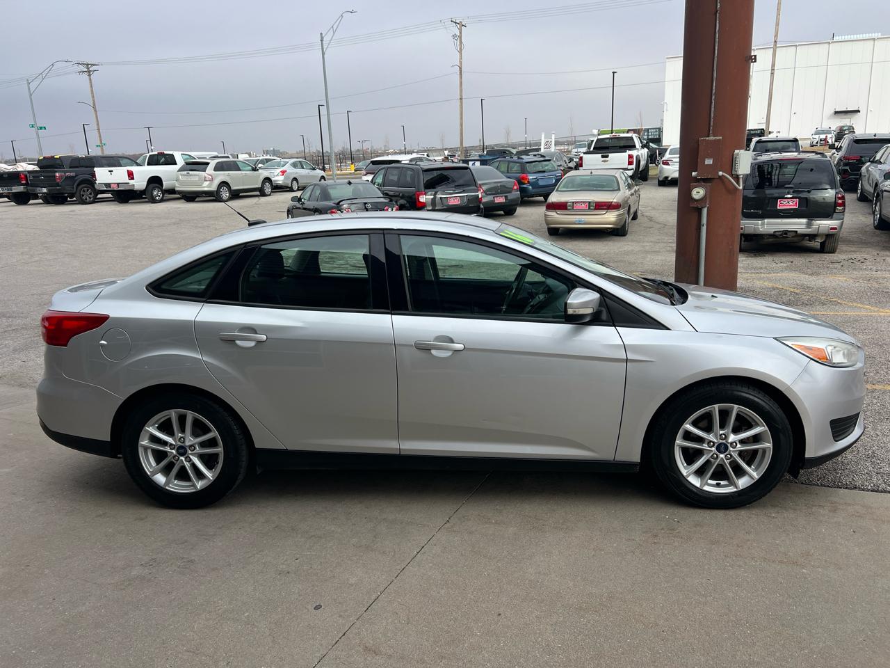 Ford Focus 4dr Sdn SE 2016