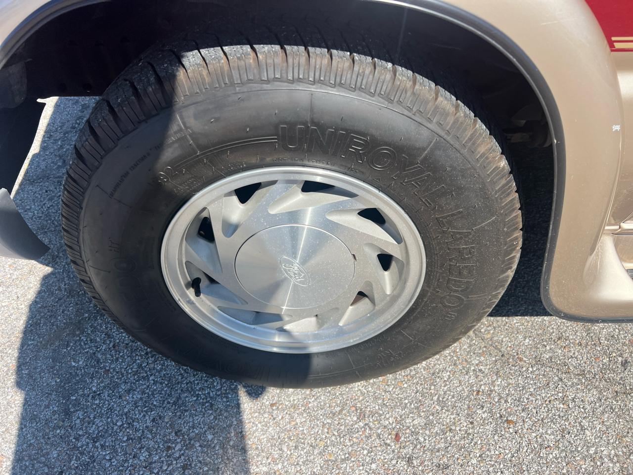 Ford Econoline Cargo Van E-150 2002