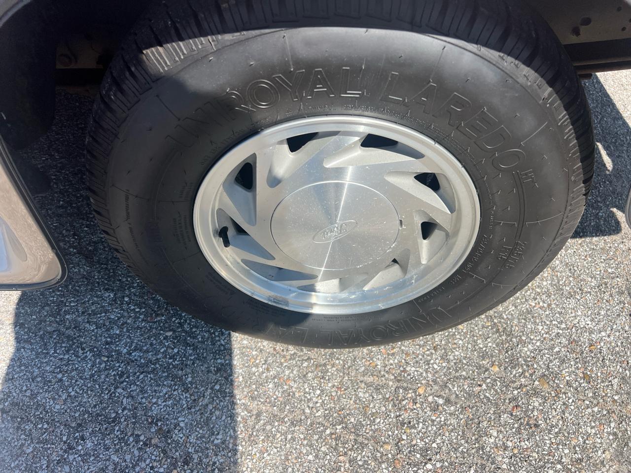 Ford Econoline Cargo Van E-150 2002