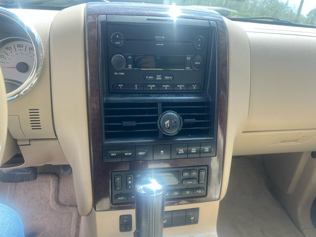 Ford Explorer 4dr 114" WB 4.6L Limited 4WD 2006