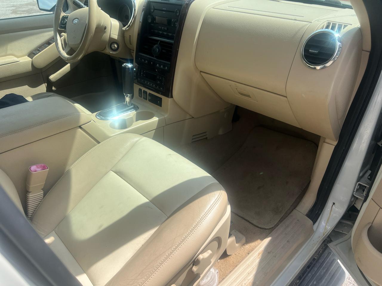 Ford Explorer 4dr 114" WB 4.6L Limited 4WD 2006