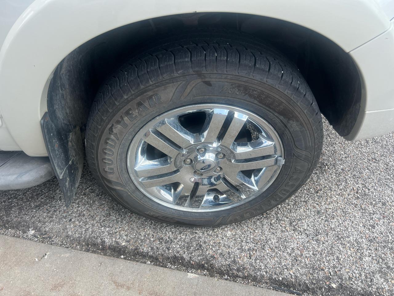 Ford Explorer 4dr 114" WB 4.6L Limited 4WD 2006