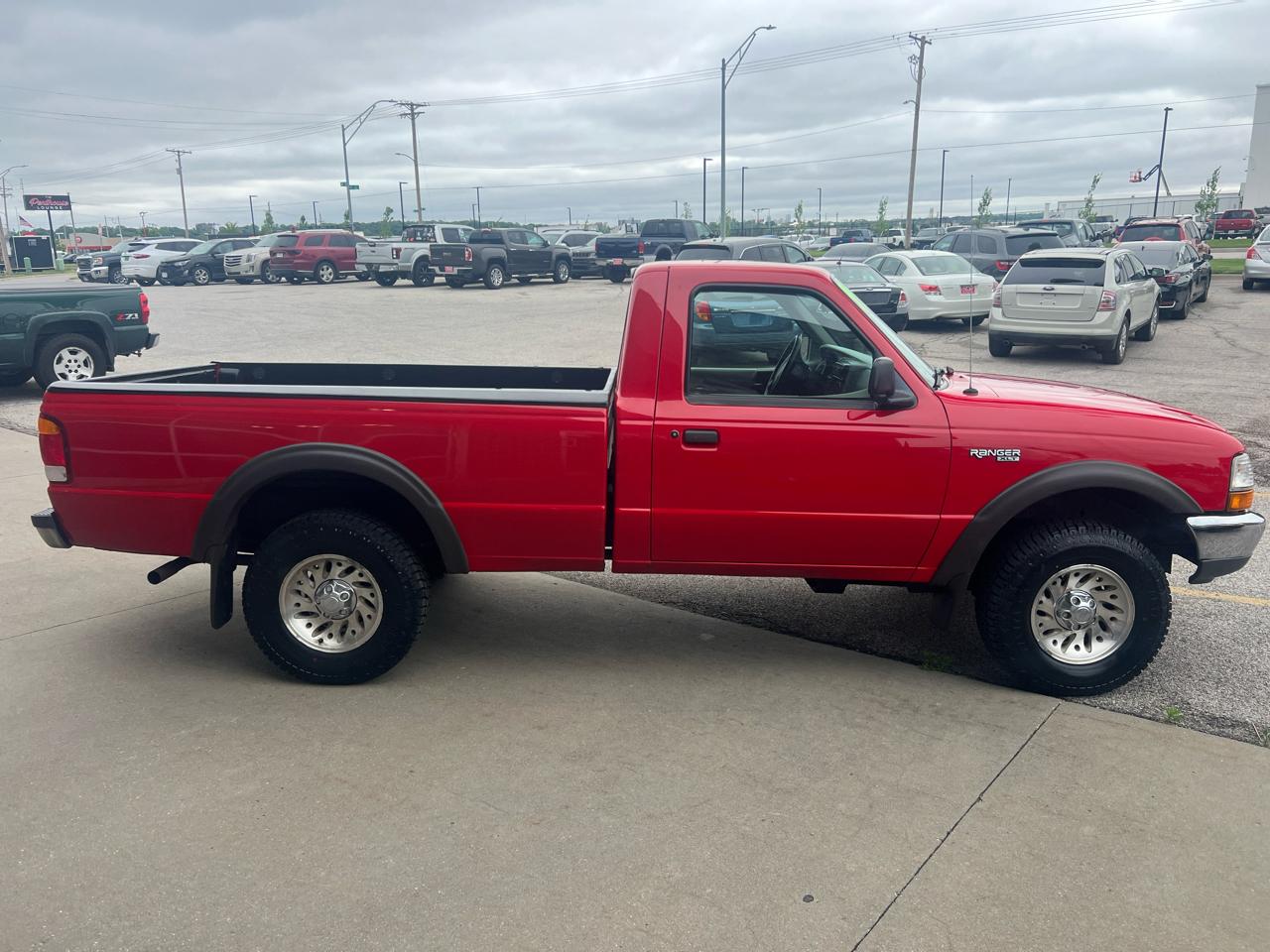 Ford Ranger Reg Cab 112" WB XLT 4WD 1999