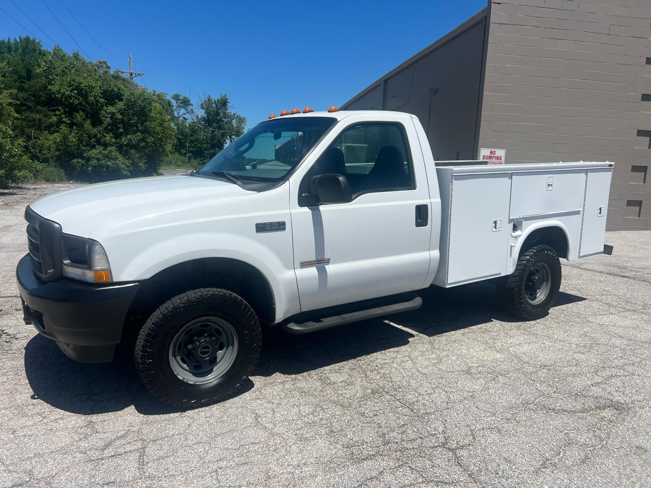 Ford Super Duty F-350 SRW Reg Cab 137" XLT 4WD 2004