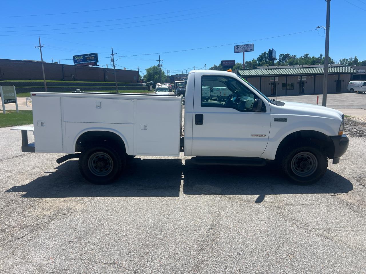Ford Super Duty F-350 SRW Reg Cab 137" XLT 4WD 2004