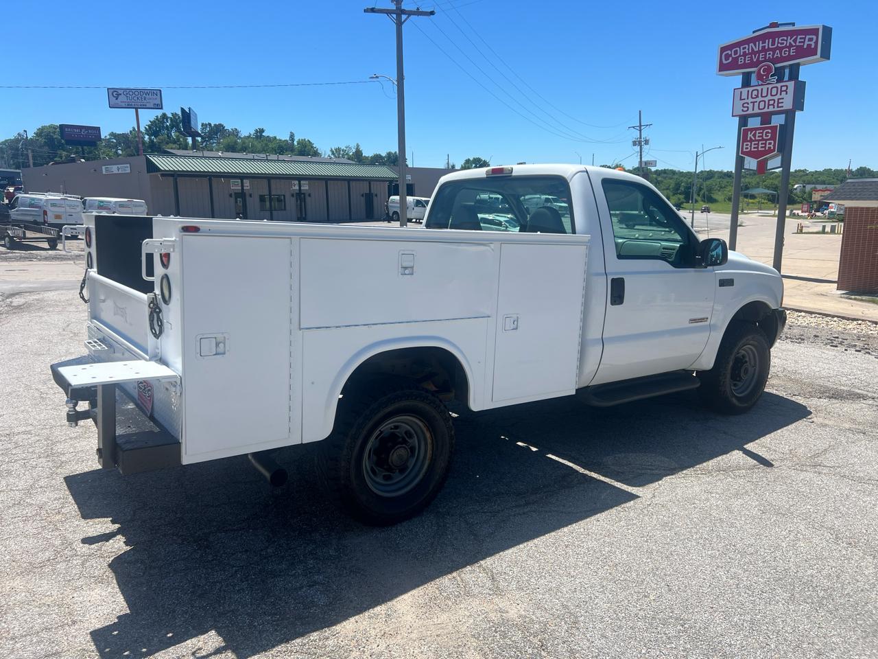 Ford Super Duty F-350 SRW Reg Cab 137" XLT 4WD 2004