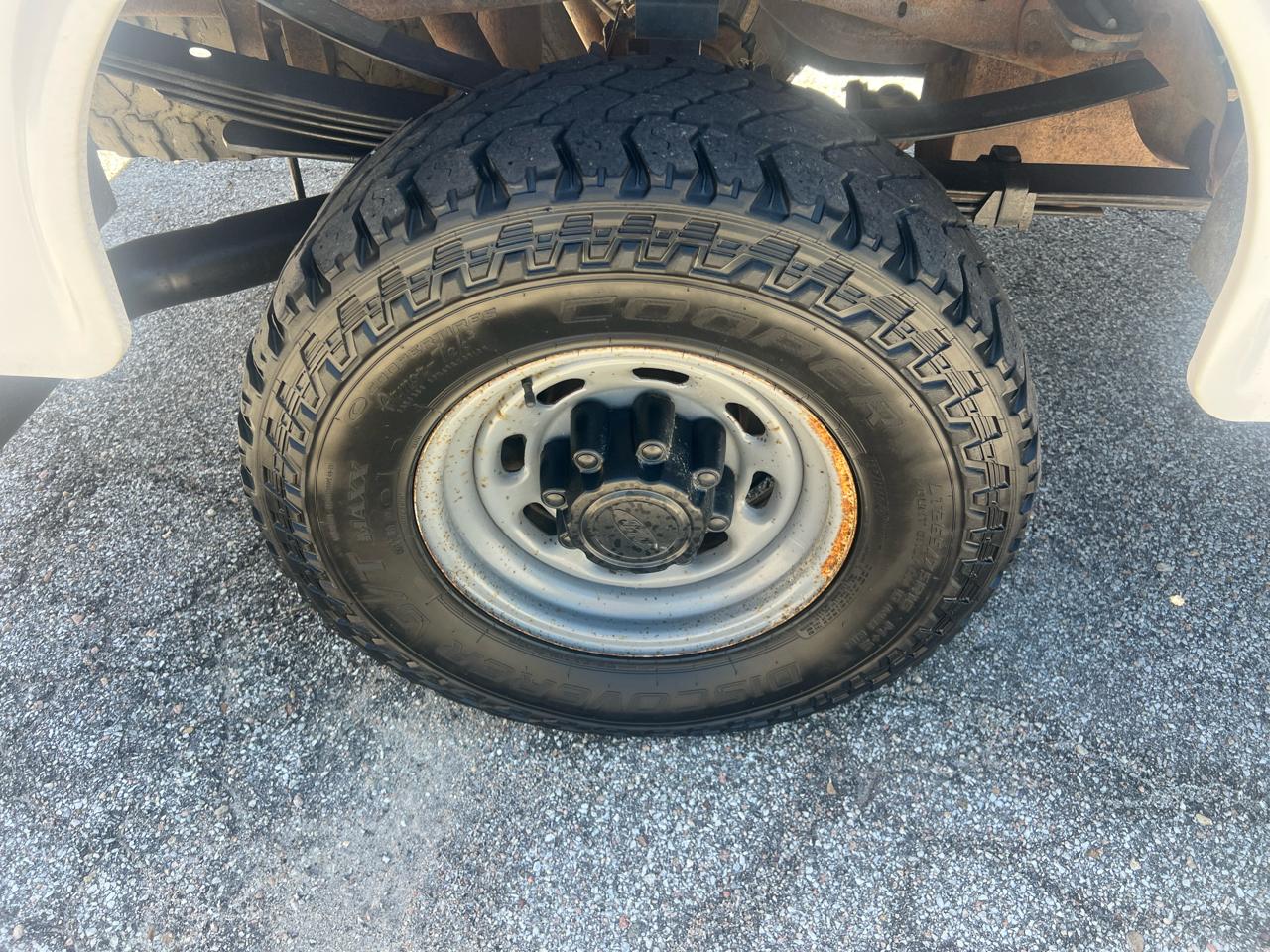 Ford Super Duty F-350 SRW Reg Cab 137" XLT 4WD 2004