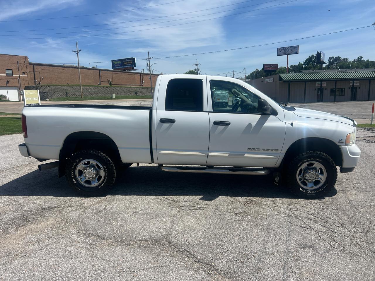 Dodge Ram 2500 4dr Quad Cab 140.5" WB 4WD SLT 2004