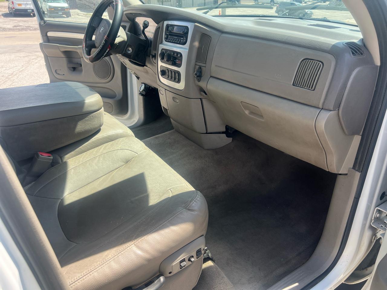 Dodge Ram 2500 4dr Quad Cab 140.5" WB 4WD SLT 2004