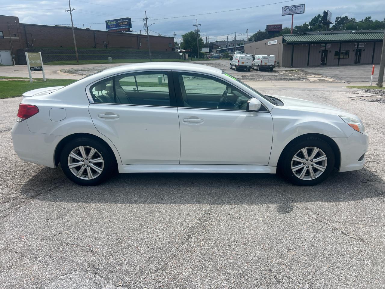 Subaru Legacy 4dr Sdn H4 Auto 2.5i Premium 2012