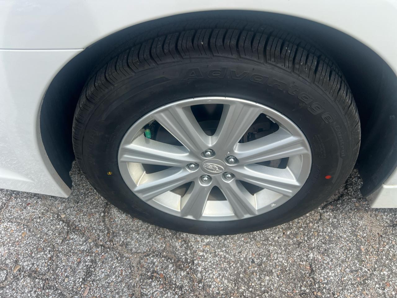 Subaru Legacy 4dr Sdn H4 Auto 2.5i Premium 2012