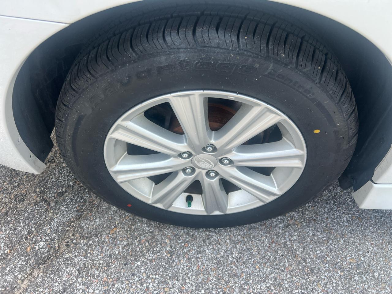 Subaru Legacy 4dr Sdn H4 Auto 2.5i Premium 2012