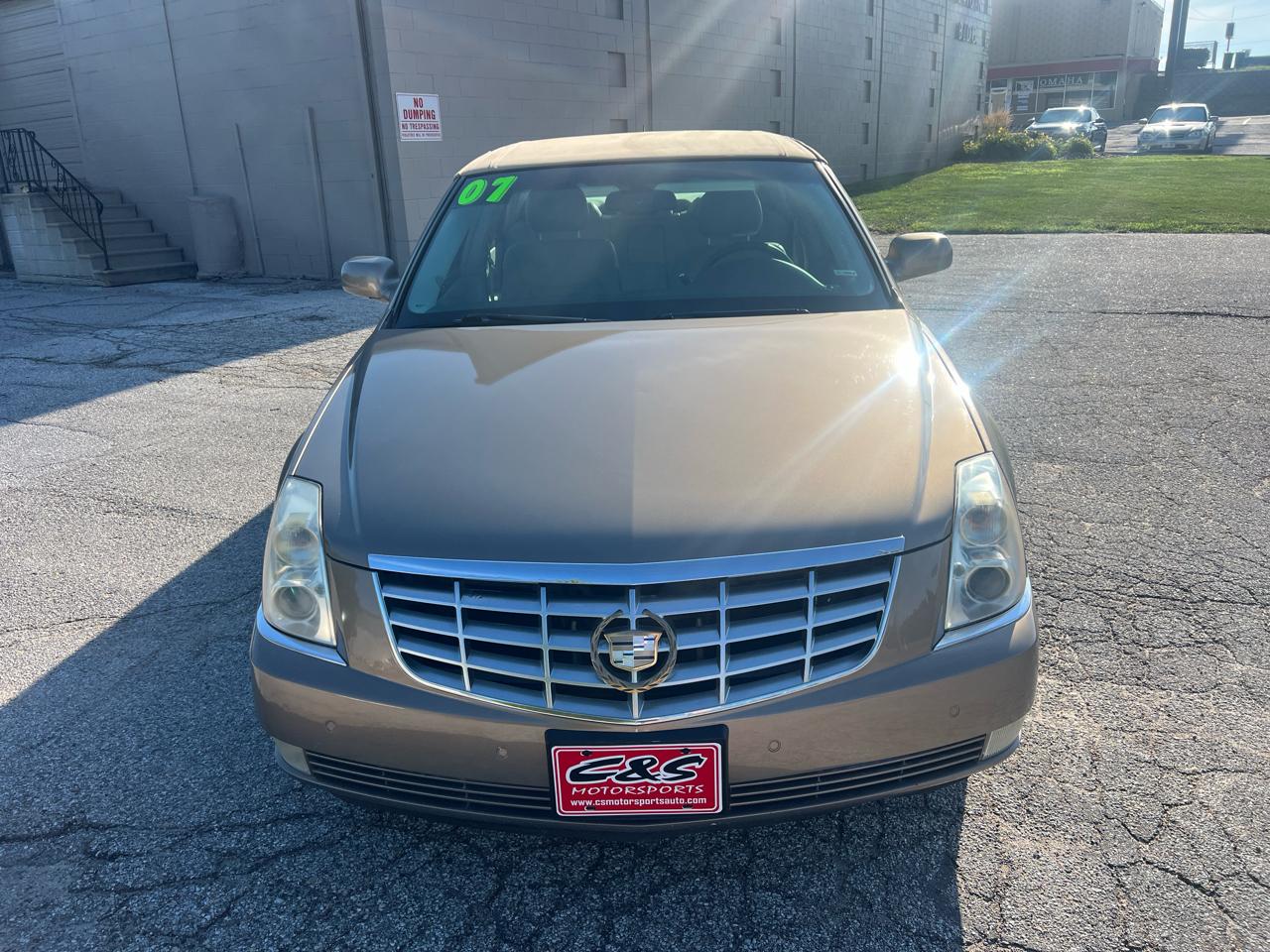 Cadillac DTS 4dr Sdn Luxury I 2007