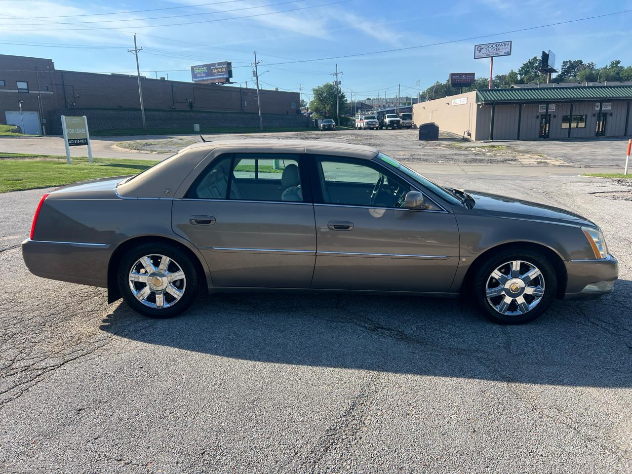 Cadillac DTS 4dr Sdn Luxury I 2007