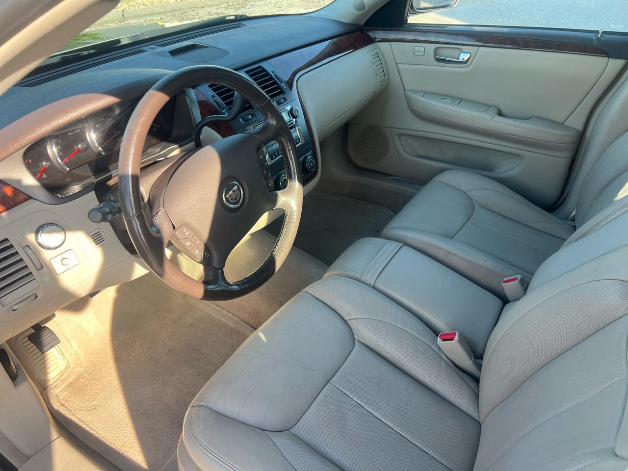 Cadillac DTS 4dr Sdn Luxury I 2007