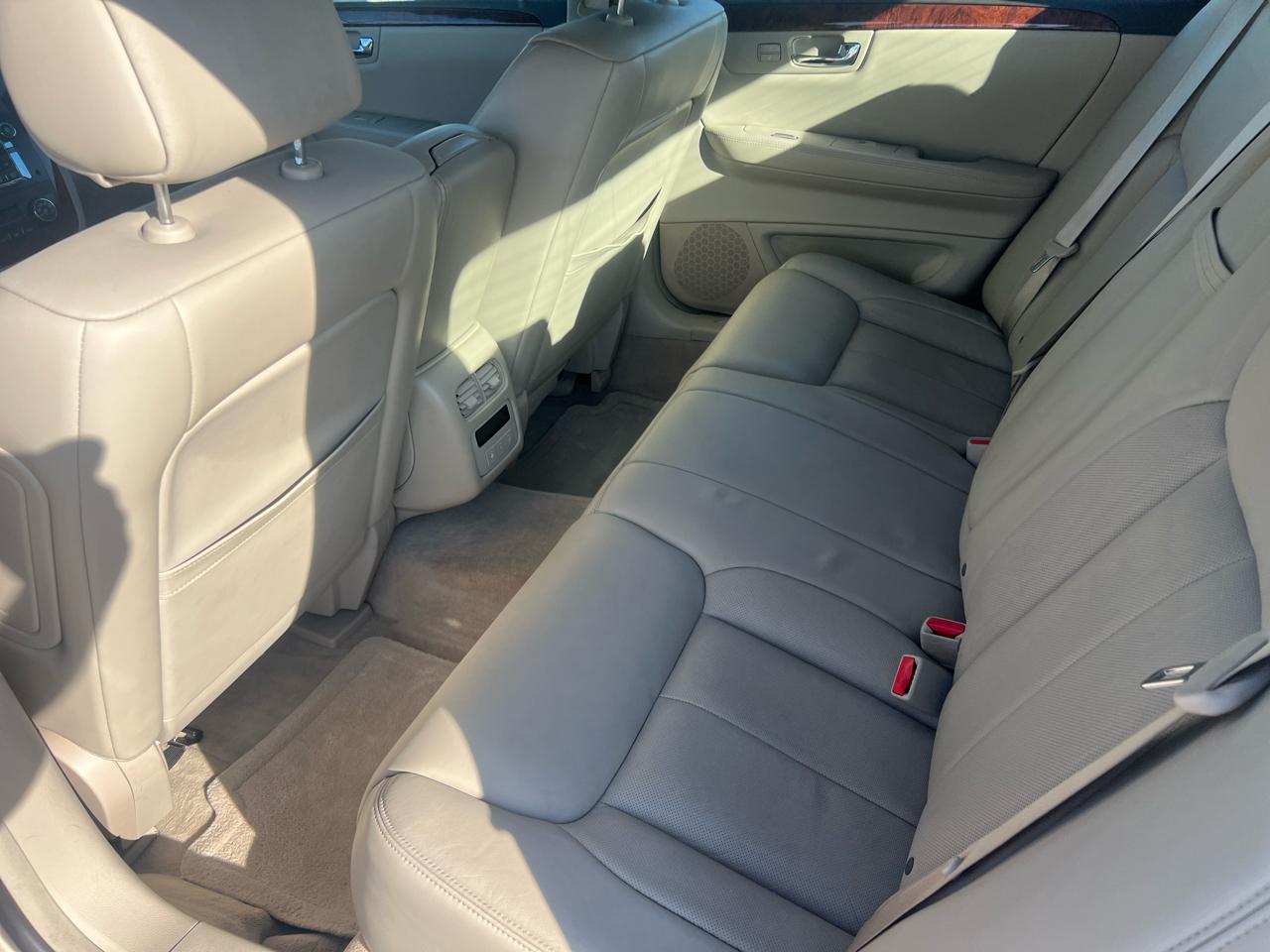 Cadillac DTS 4dr Sdn Luxury I 2007