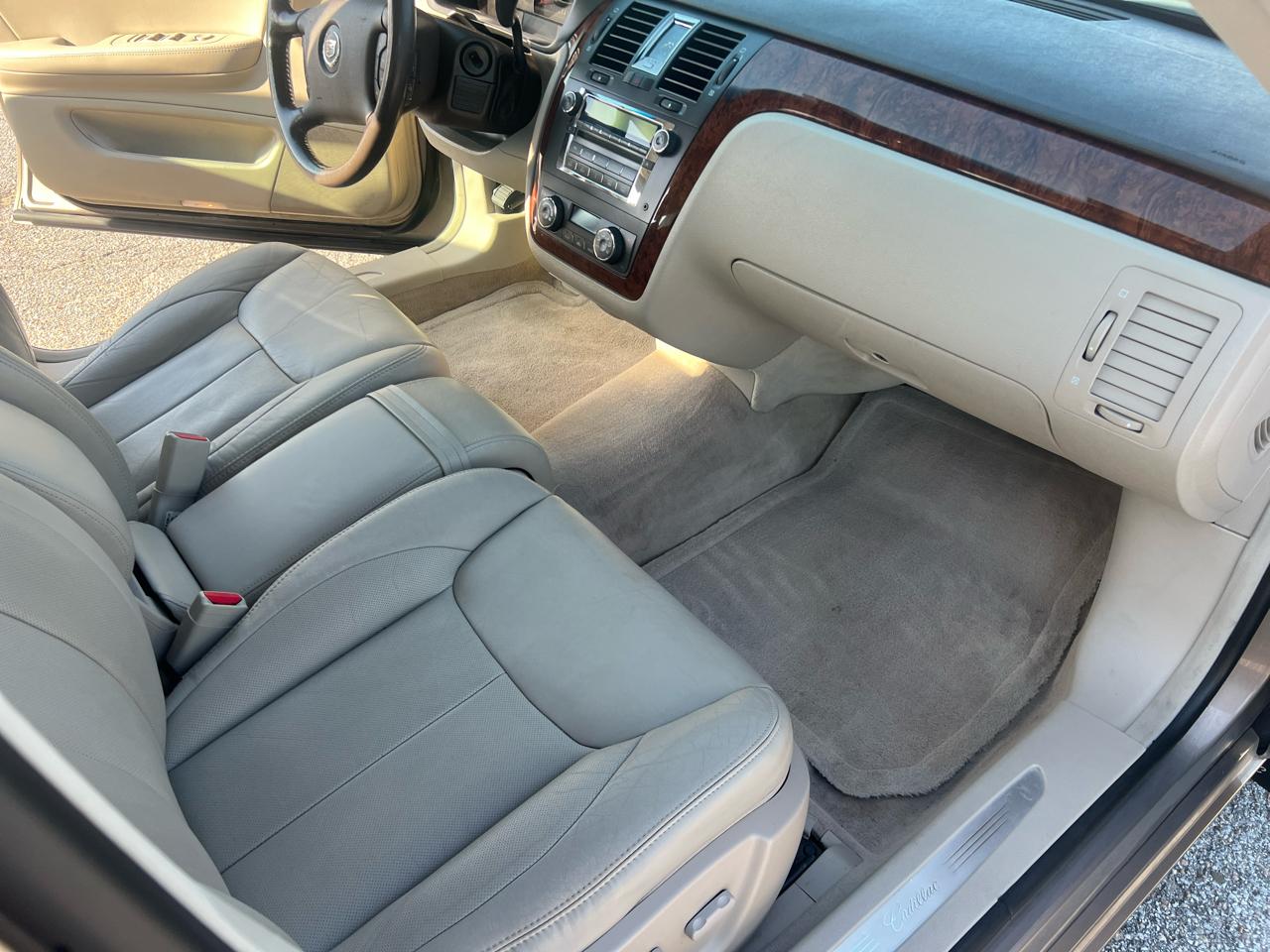 Cadillac DTS 4dr Sdn Luxury I 2007