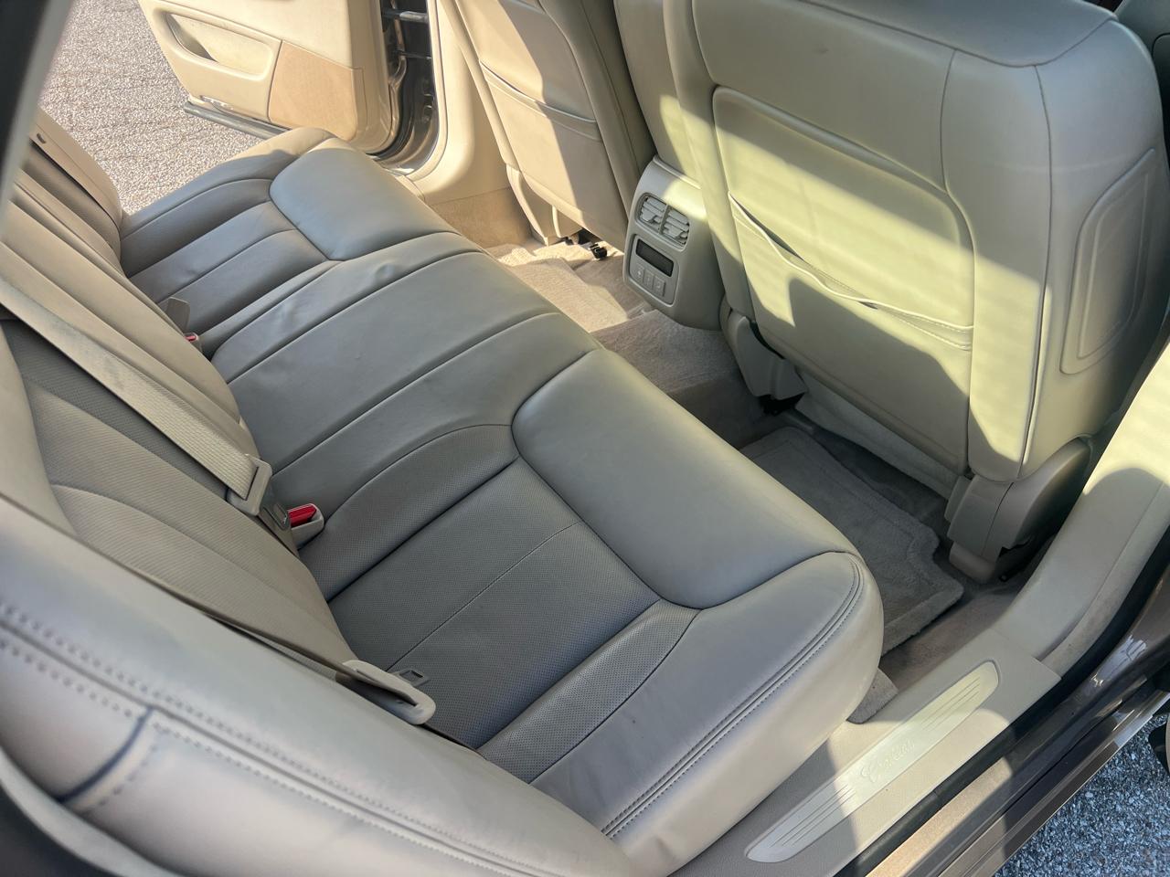 Cadillac DTS 4dr Sdn Luxury I 2007