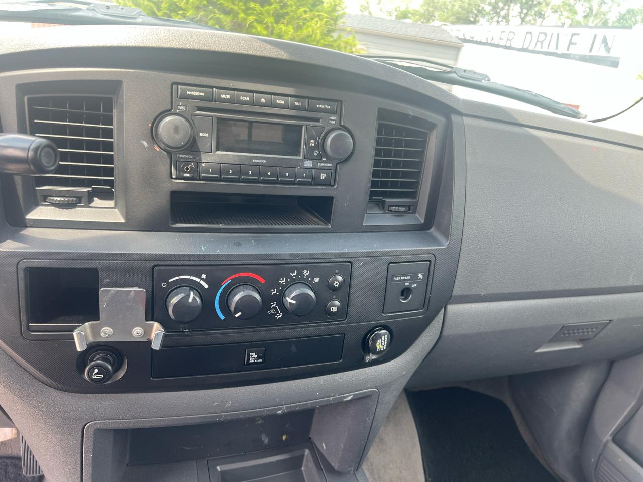 Dodge Ram 2500 4WD Reg Cab 140.5" SXT 2009