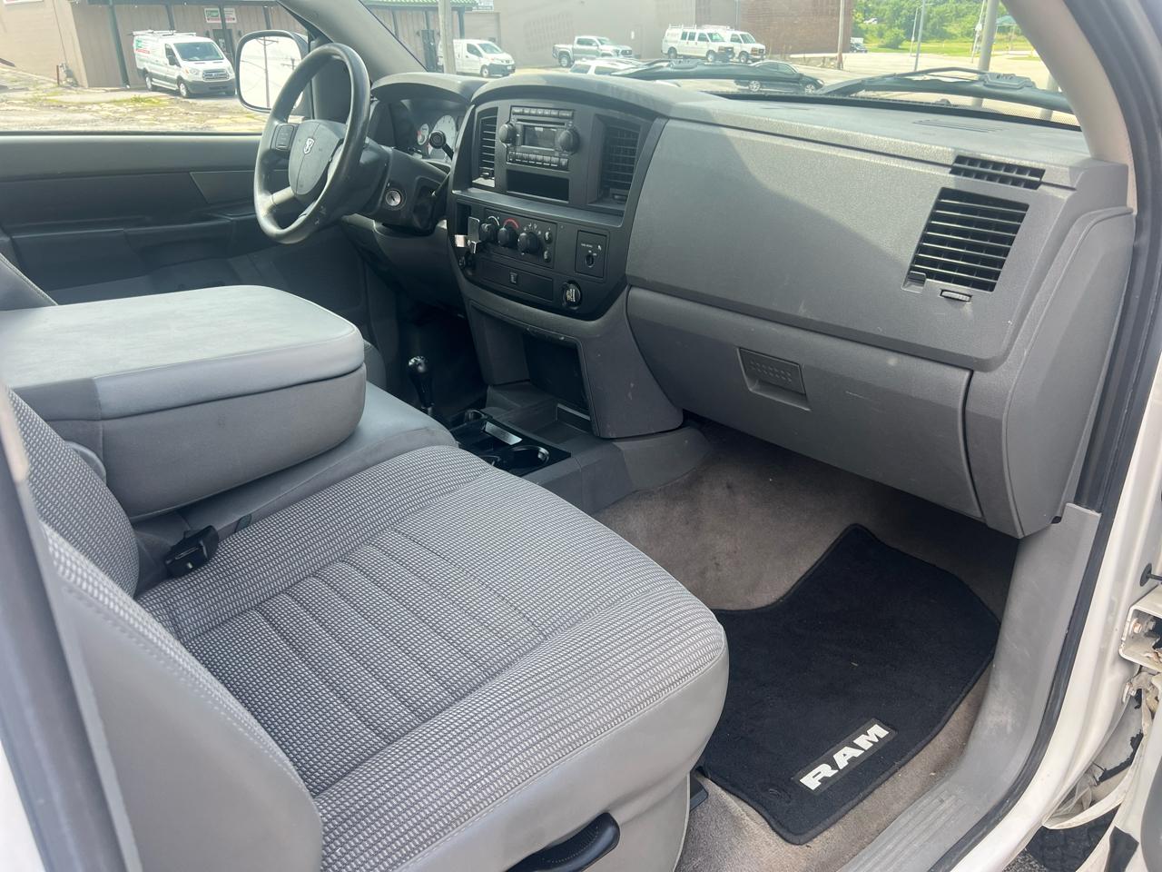 Dodge Ram 2500 4WD Reg Cab 140.5" SXT 2009
