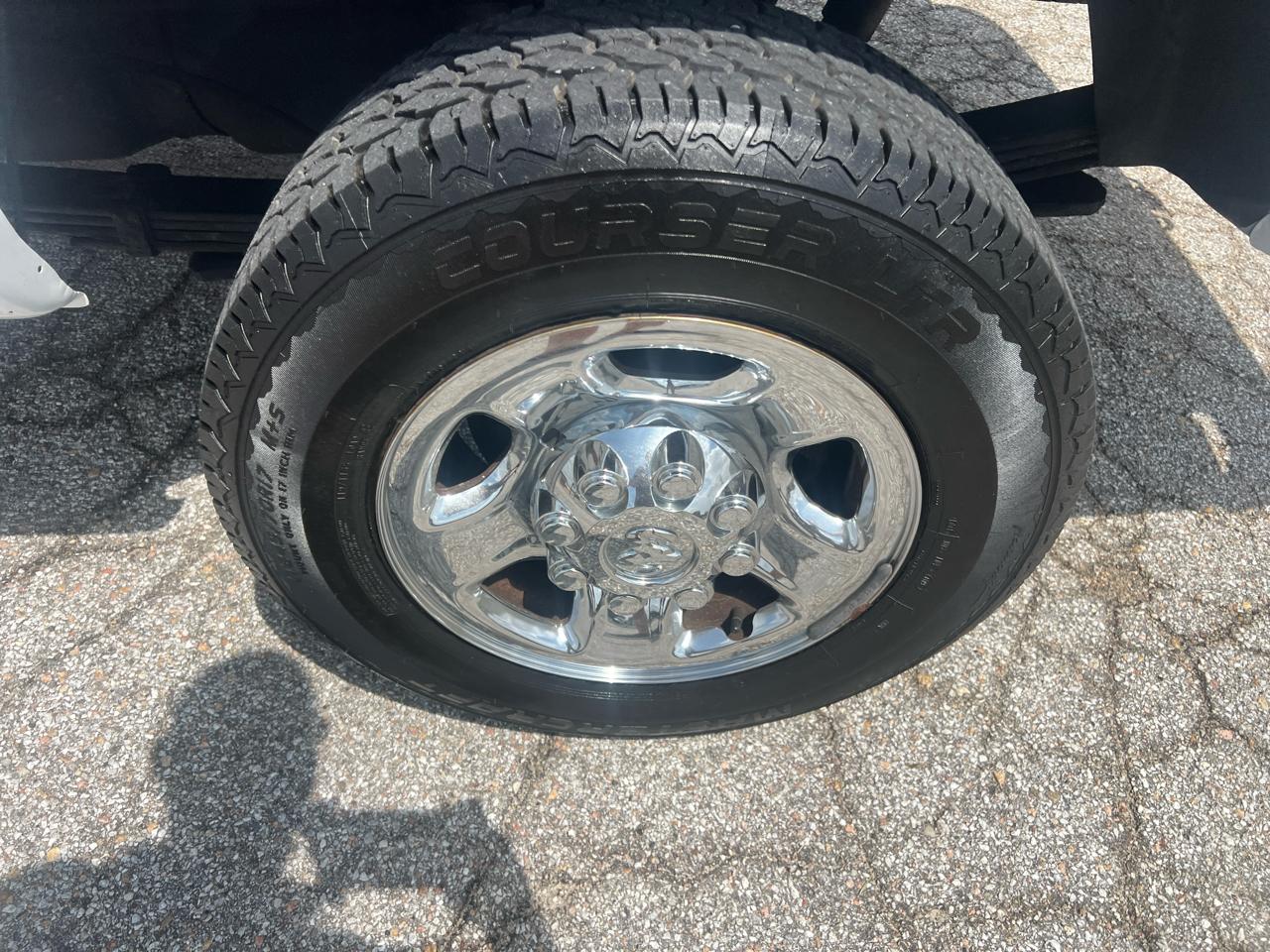 Dodge Ram 2500 4WD Reg Cab 140.5" SXT 2009