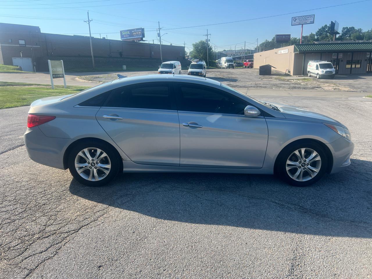 Hyundai Sonata 4dr Sdn 2.4L Auto Ltd 2011