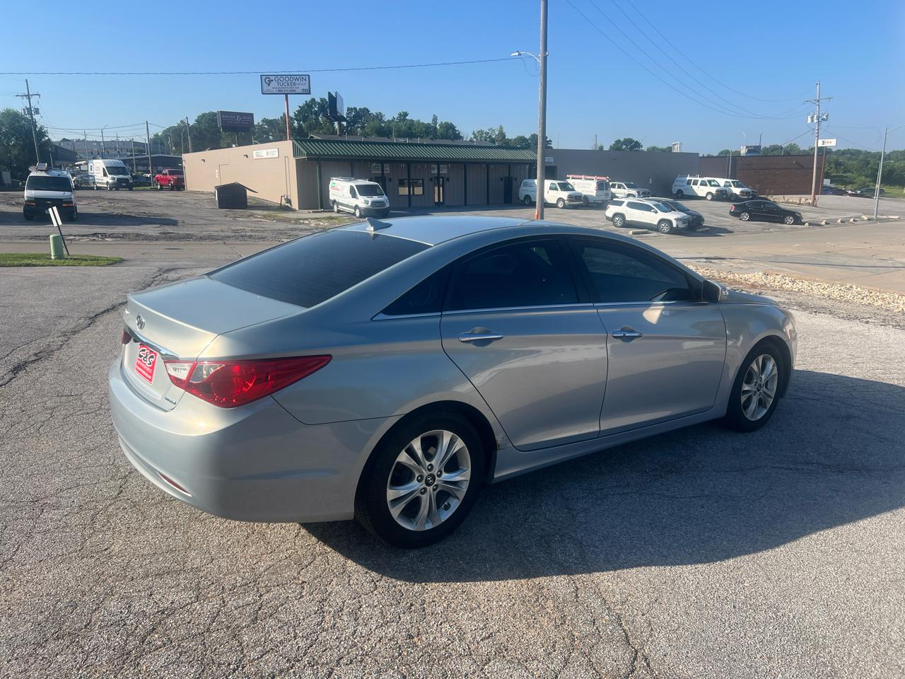 Hyundai Sonata 4dr Sdn 2.4L Auto Ltd 2011