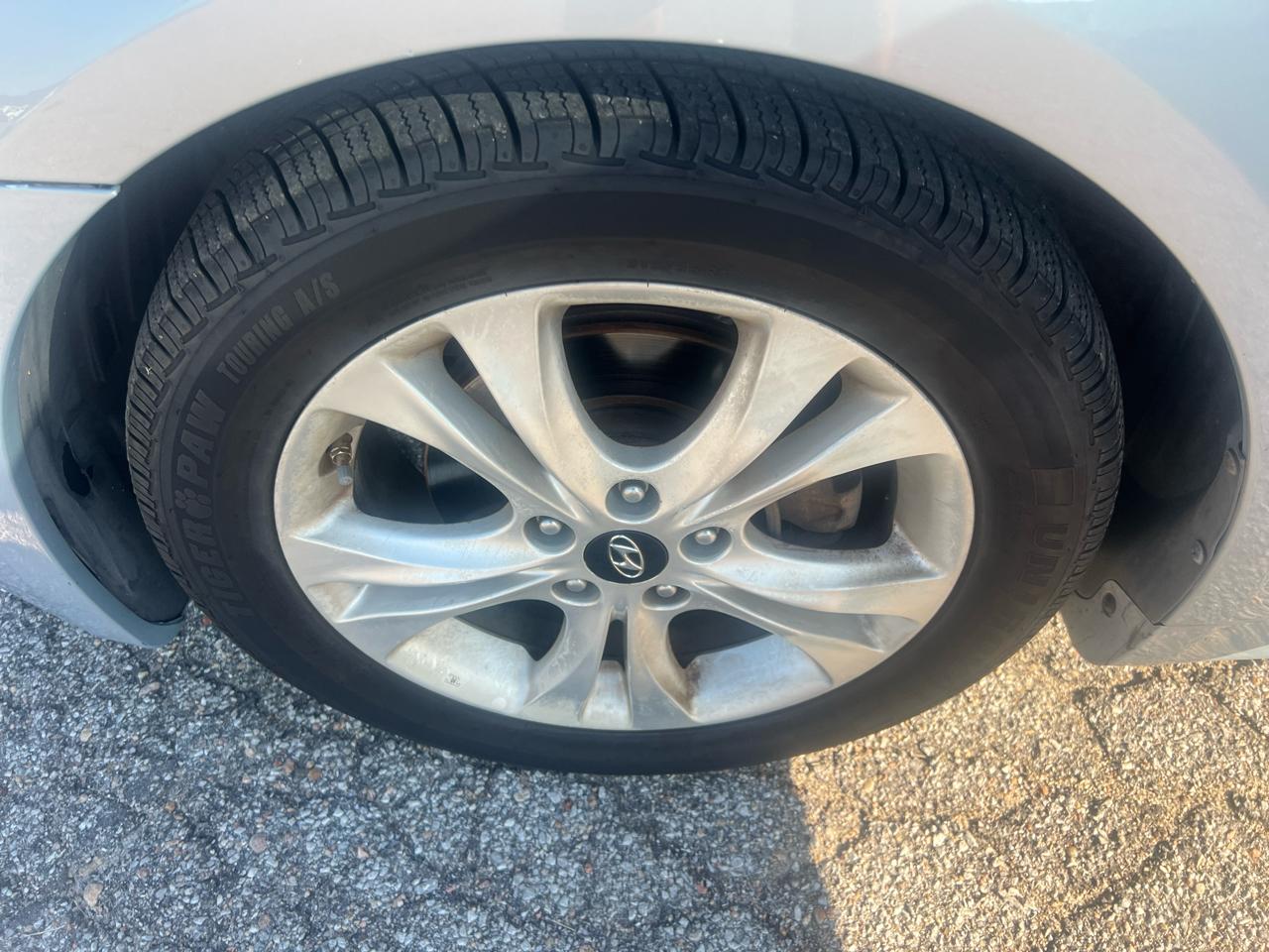 Hyundai Sonata 4dr Sdn 2.4L Auto Ltd 2011