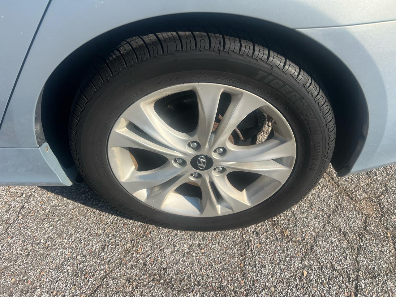 Hyundai Sonata 4dr Sdn 2.4L Auto Ltd 2011