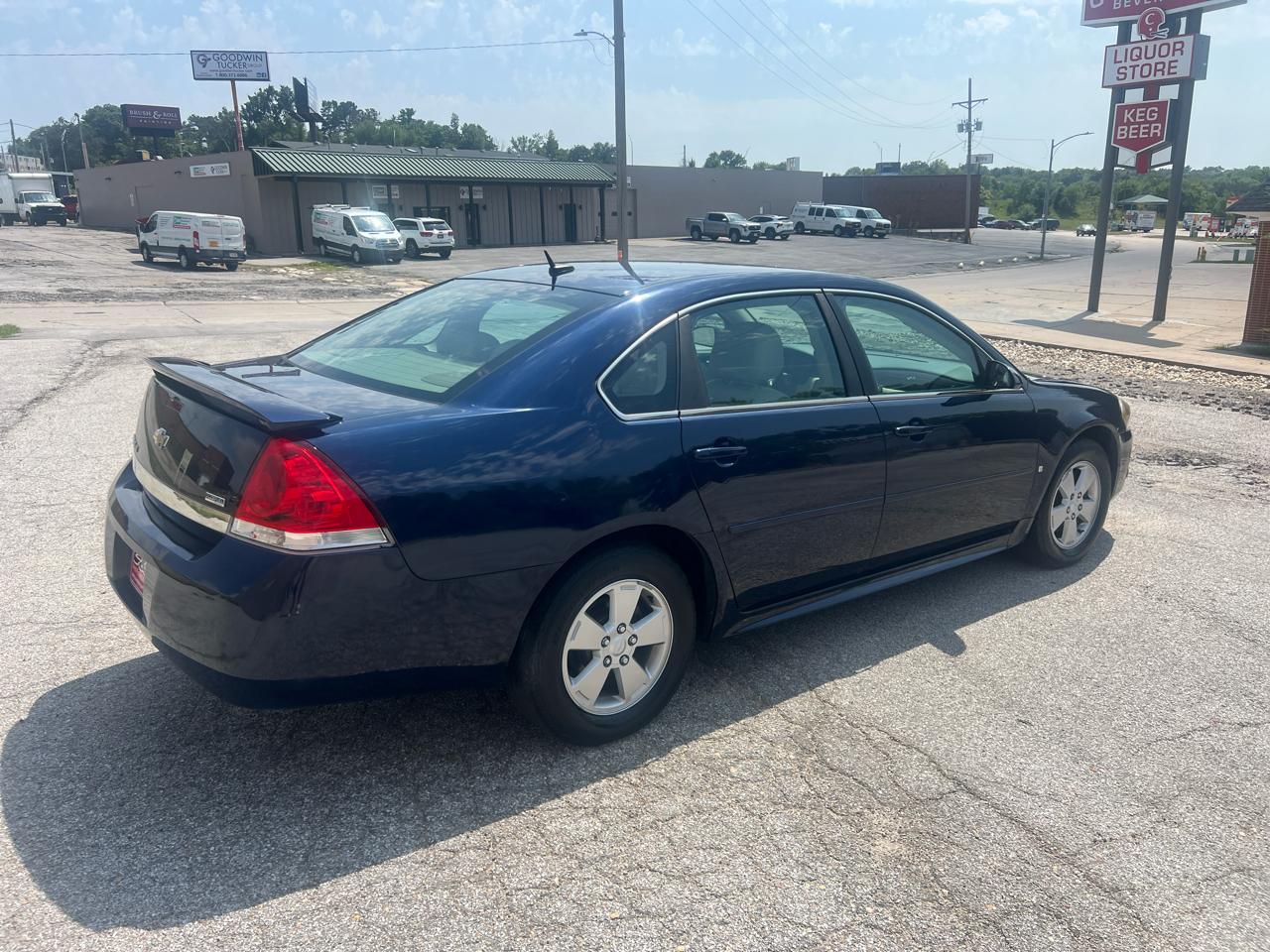 Chevrolet Impala 4dr Sdn LT 2010