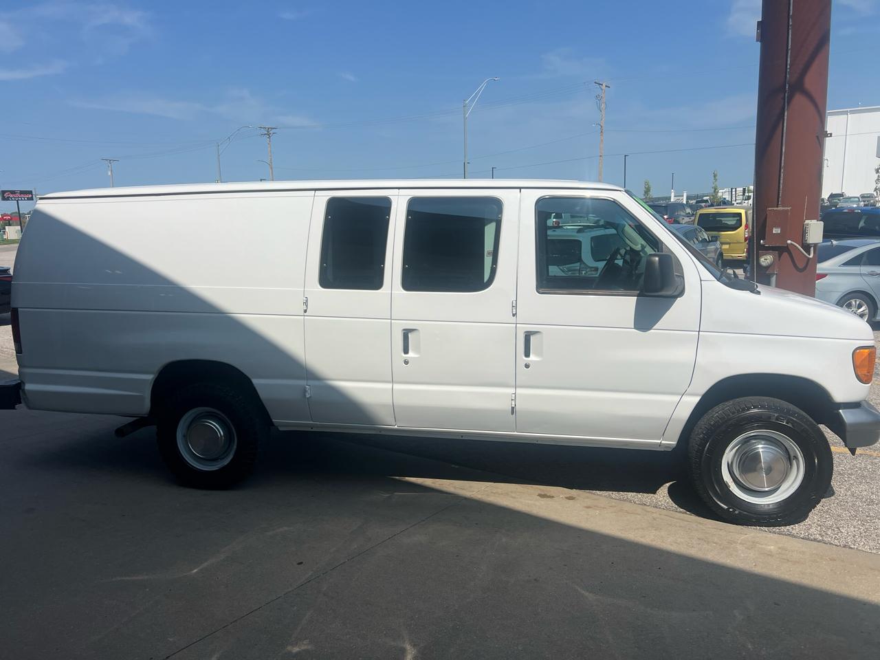 Ford Econoline Cargo Van E-350 Super 2004