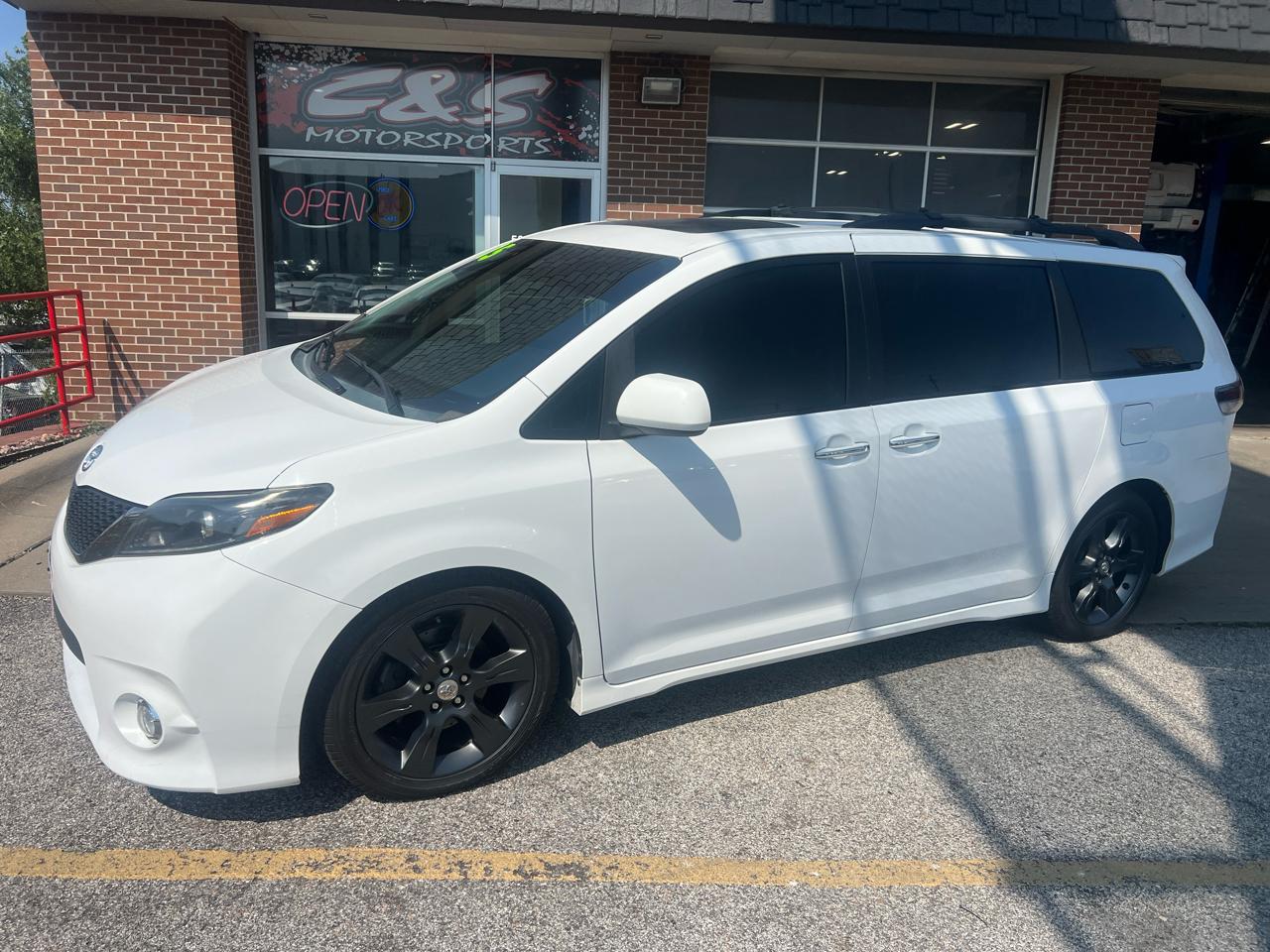 Toyota Sienna 5dr 8-Pass Van SE FWD (Natl) 2015