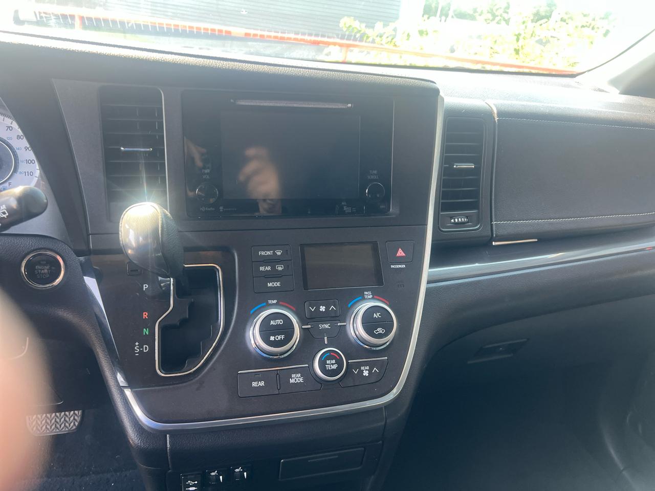 Toyota Sienna 5dr 8-Pass Van SE FWD (Natl) 2015