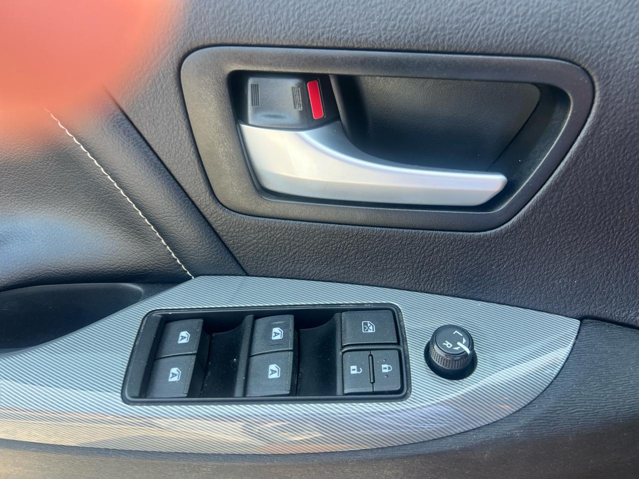 Toyota Sienna 5dr 8-Pass Van SE FWD (Natl) 2015