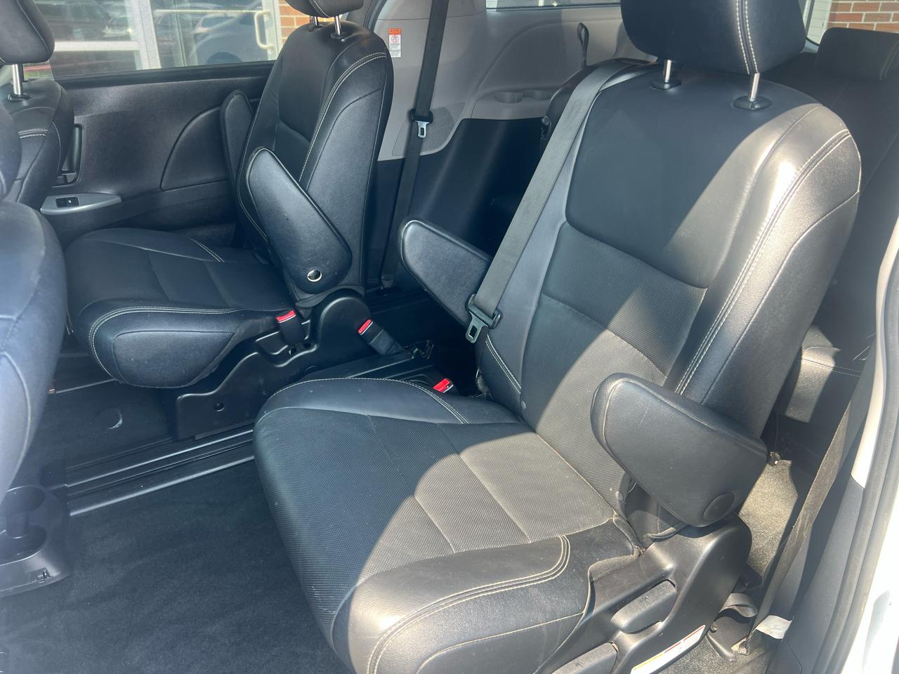 Toyota Sienna 5dr 8-Pass Van SE FWD (Natl) 2015
