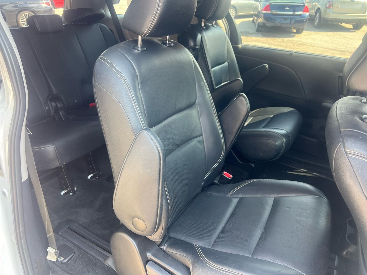 Toyota Sienna 5dr 8-Pass Van SE FWD (Natl) 2015