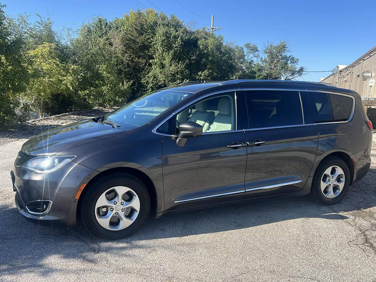 Chrysler Pacifica Touring-L Plus FWD 2017