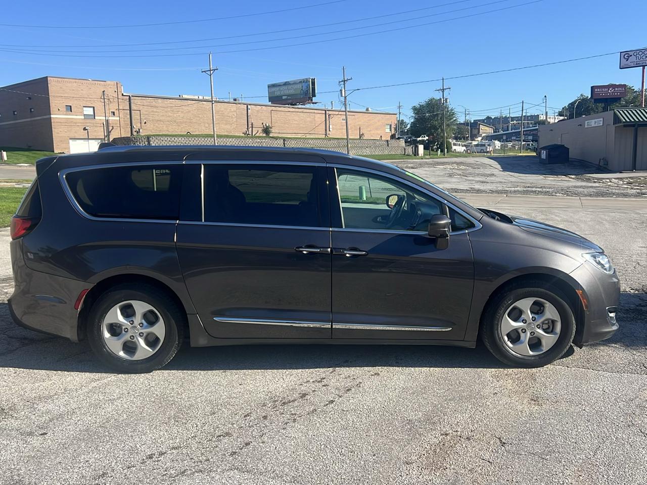 Chrysler Pacifica Touring-L Plus FWD 2017