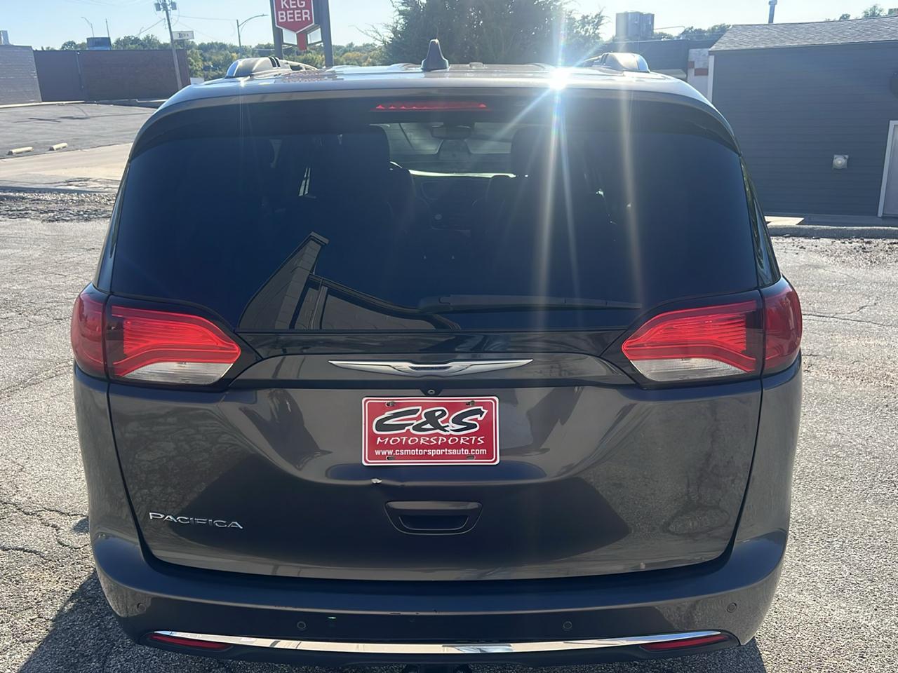 Chrysler Pacifica Touring-L Plus FWD 2017