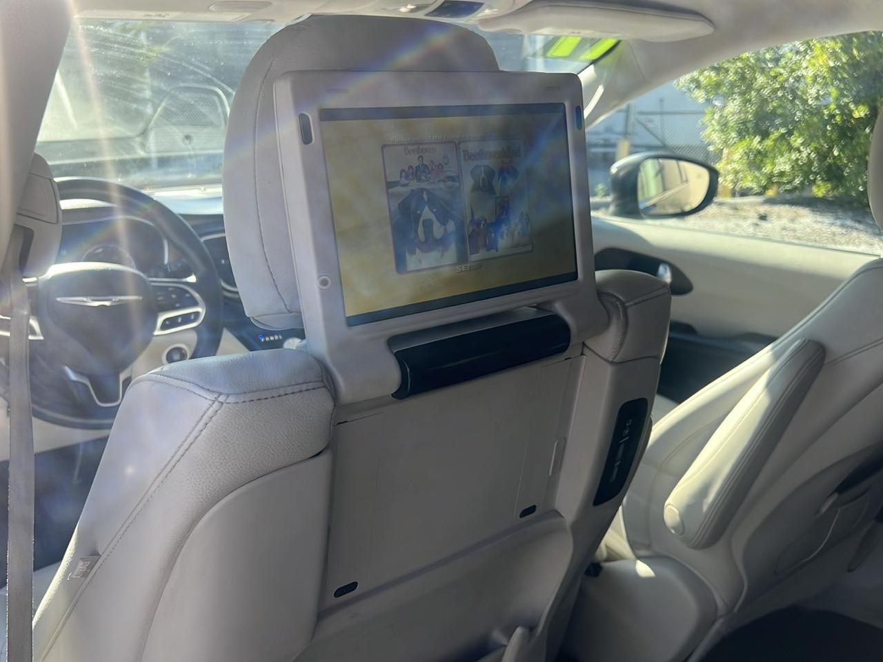 Chrysler Pacifica Touring-L Plus FWD 2017