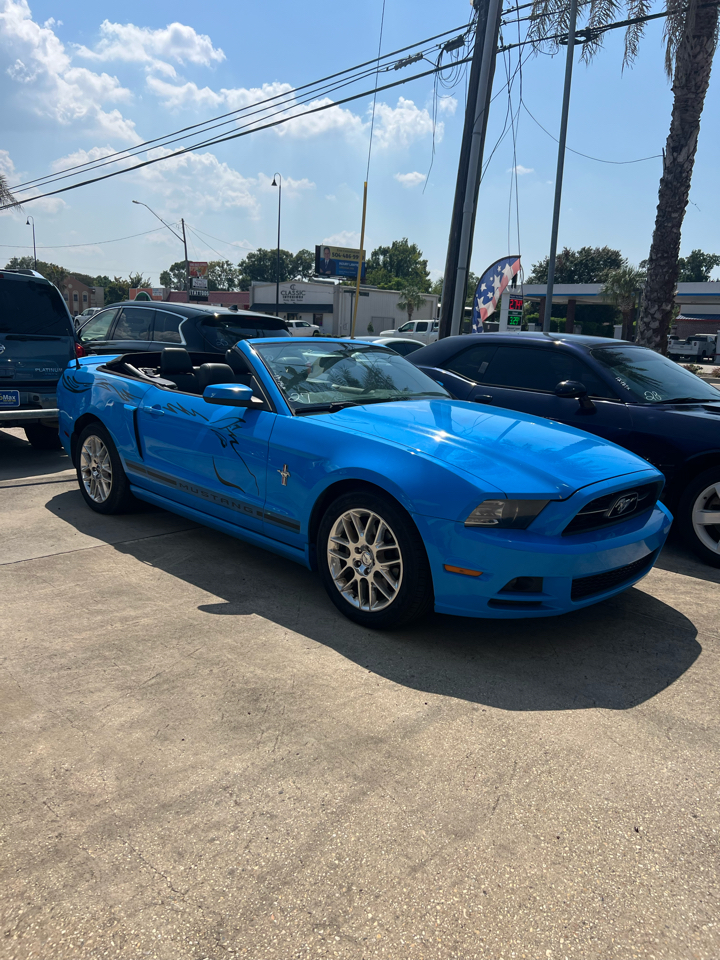 Ford Mustang V6 Convertible 2013 Ford Mustang V6 Convertible 2013