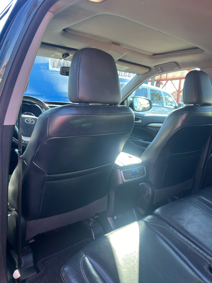 Toyota Highlander XLE FWD V6 2015